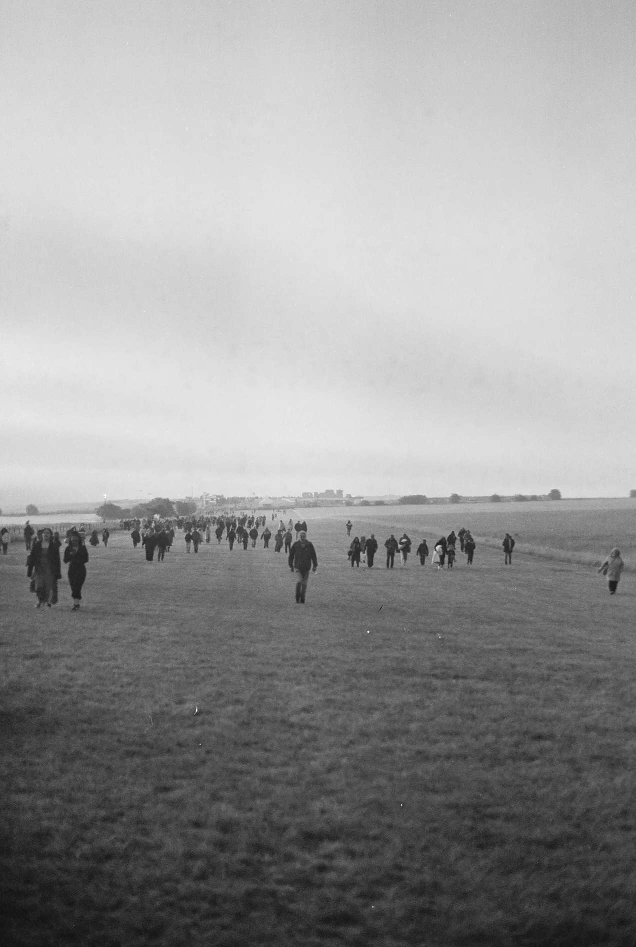 the masses leaving stonehenge